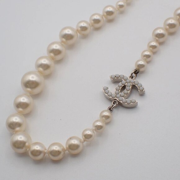 CHANEL CC Logo Imitation Pearl Chain Necklace A12 W White SHW - Picture 4 of 14